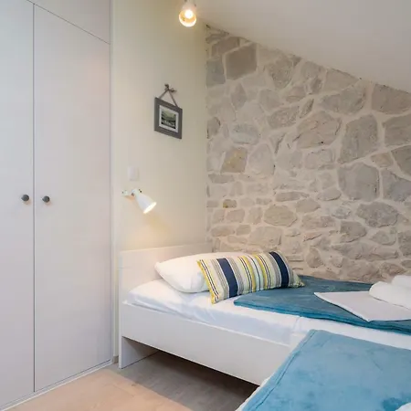 Two Brothers - 3 Apartment *